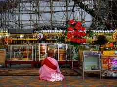 -ခြောက်ထပ်ကြီးရွှေသာလျောင်းဘုရားကြီး