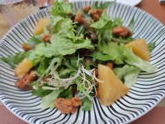 烤菠萝色拉-Golden Lily河内巴黎法越料理餐厅(建国西路店)