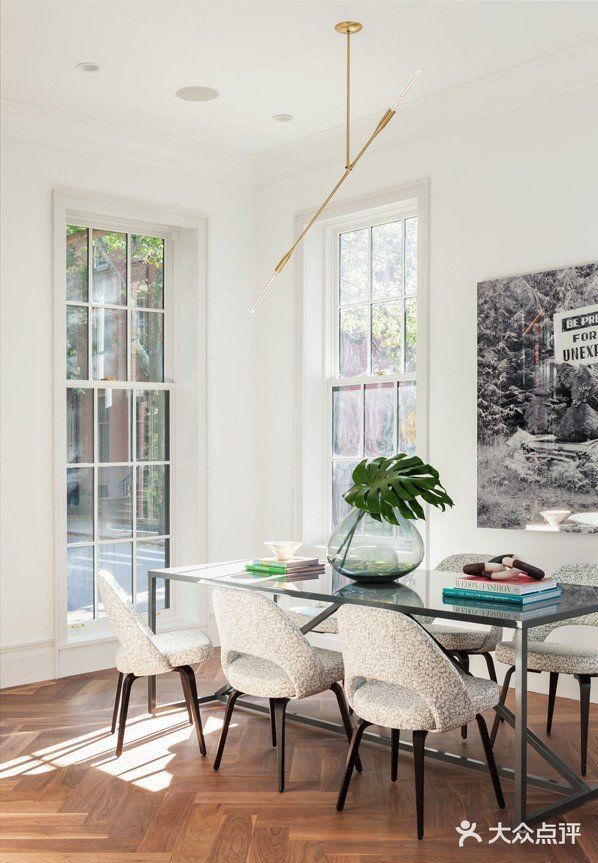 这座公寓在设计师的改造下，保留了原先的一些元素