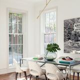 这座公寓在设计师的改造下，保留了原先的一些元素