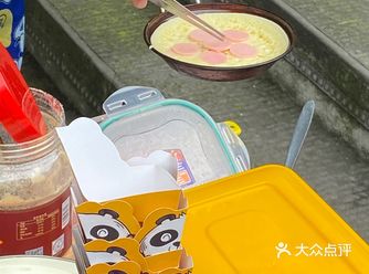万达大梯子那里的 叔叔很有趣 说做蛋烘糕是副业