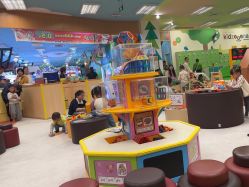 -莫莉幻想儿童乐园(武汉经开永旺店)