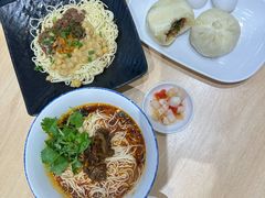 -李与白包子铺(桐梓林店)