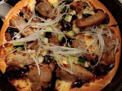 果木香风味烤鸭比萨-必胜客(砂之船中东奥莱店)