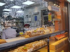 面包甜点陈列柜-鲍师傅糕点(江苏路店)