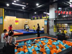 -蹦贝运动中心·蹦床·攀岩·闯关(龙岗店)