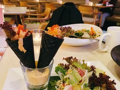 脆皮牛油果红鱼籽色拉蛋筒-element(皇庭店)