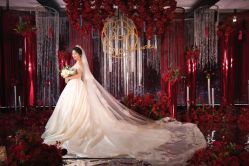 点击看大图 -拉瑞娜LaReine婚纱礼服高级定制