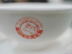 餐具摆设-义顺牛奶公司