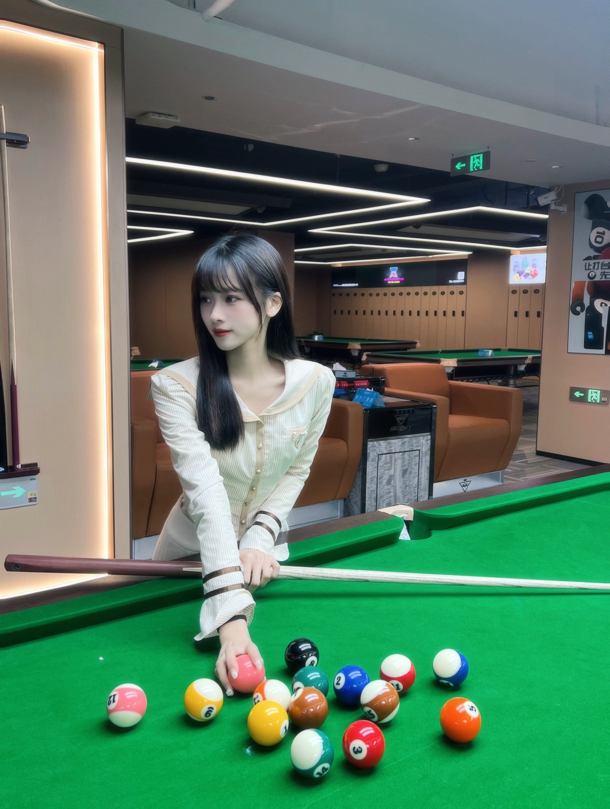 每次都为了美女助教来打台球🎱