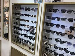 -美式眼镜·授权蔡司.依视路.尼康.豪雅.明月(人民广场店)