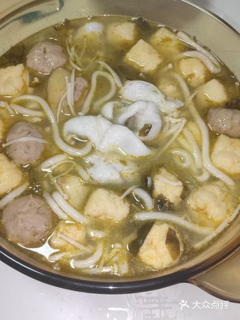 今天家里做了酸菜鱼，美味的很，酸菜鱼是黑鱼