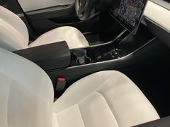 -TESLA 特斯拉(上海太古汇体验店)