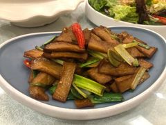 腊八蒜炒杏鲍菇-新加坡瑞珍•海河观景餐厅