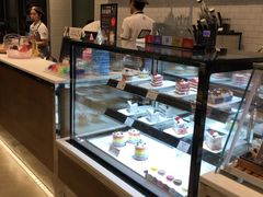 面包甜点陈列柜-巴黎贝甜(昆城广场店)