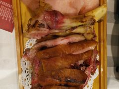 香酥蹄髈-老好人象山海鲜(岭南路店)