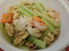 西芹核桃炒虾球-老广酒楼(樱花店)