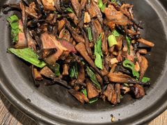 烟熏腊味炒鹿茸菇-云海肴·汽锅鸡·云南菜(广安门天虹店)