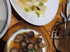 -头上红煨盐鸡·非遗院子餐厅