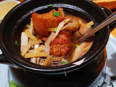 版纳芭蕉花炖红烧肉-老滇山寨•云南特色菜•地方菜•民族风情歌舞表演(金碧店)