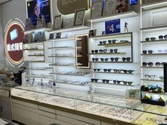 -美式眼镜·授权蔡司.依视路.尼康.豪雅.明月(南翔印象城店)