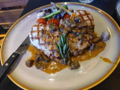 烤鸡胸配肉汁蘑菇酱-bluefrog蓝蛙(皇庭广场店)