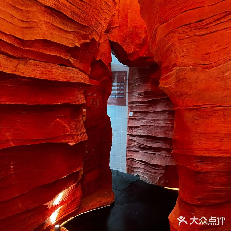 仿佛进入了溶洞[加油]