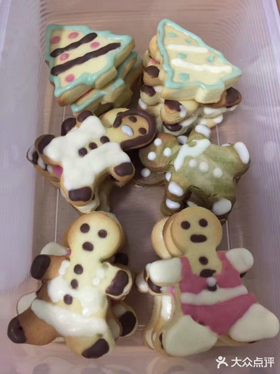 自制姜饼人饼干，很适合圣诞节的气氛！