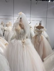 点击看大图 -艾拉·女王婚纱礼服馆