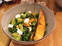 煎三文鱼牛油果色拉-Wagas沃歌斯(太古汇店)