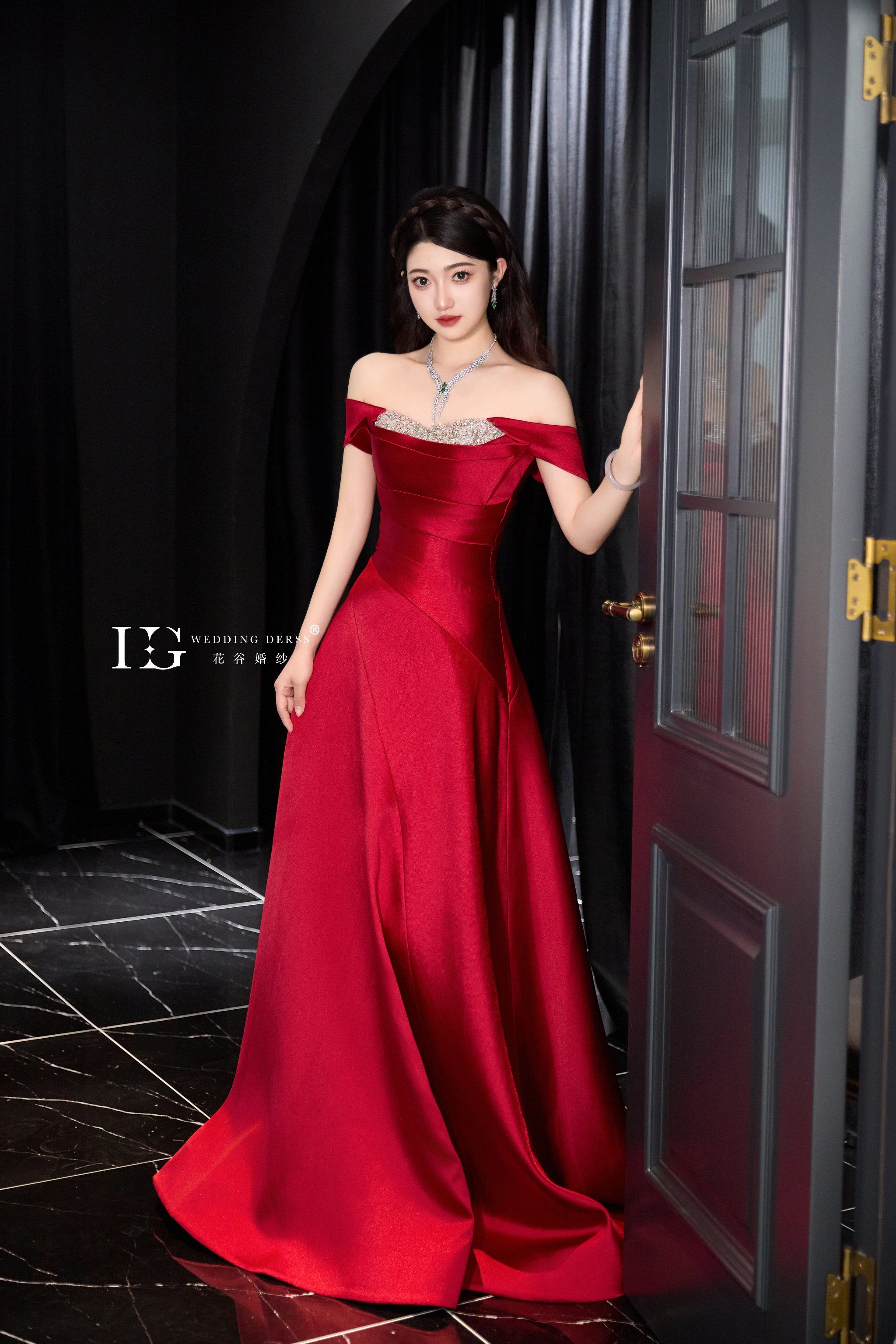 晚礼服78必备款,传统红礼服的魅力