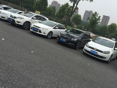 -野生动物园-停车场