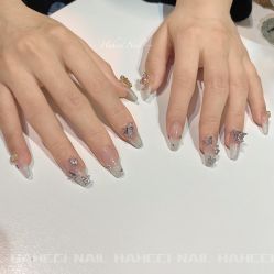 -花岐款式专研健康美甲沙龙