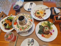 -Chom Cafe and Restaurant