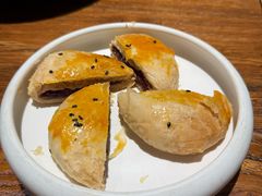 云南现烤玫瑰鲜花饼-云海肴·汽锅鸡·云南菜(美罗城店)