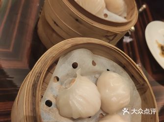 中午我到了香格里拉，直奔夏宫中餐厅，吃点心自助