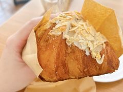 杏仁可颂-Cafe Villa