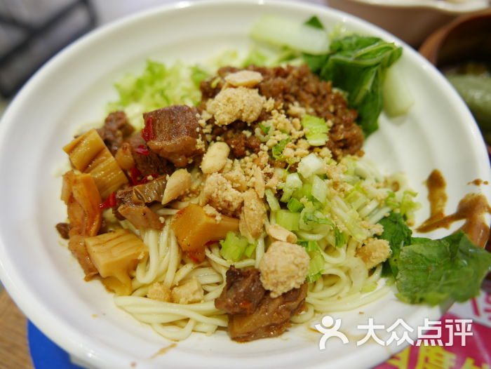 利丰龙眼包子鸡丝凉面图片 - 第1张