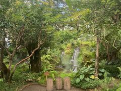 -Chom Cafe and Restaurant