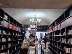 -钟书阁(松江泰晤士小镇店)