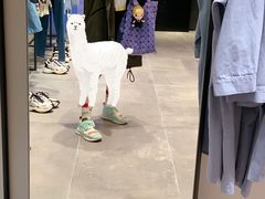 -URBAN REVIVO(高德置地广场·春广场店)