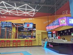 -爱蹦iBOON蹦床运动馆(江汉店)