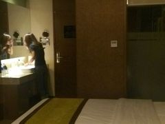 -西安大雁塔科技大学地铁站亚朵酒店