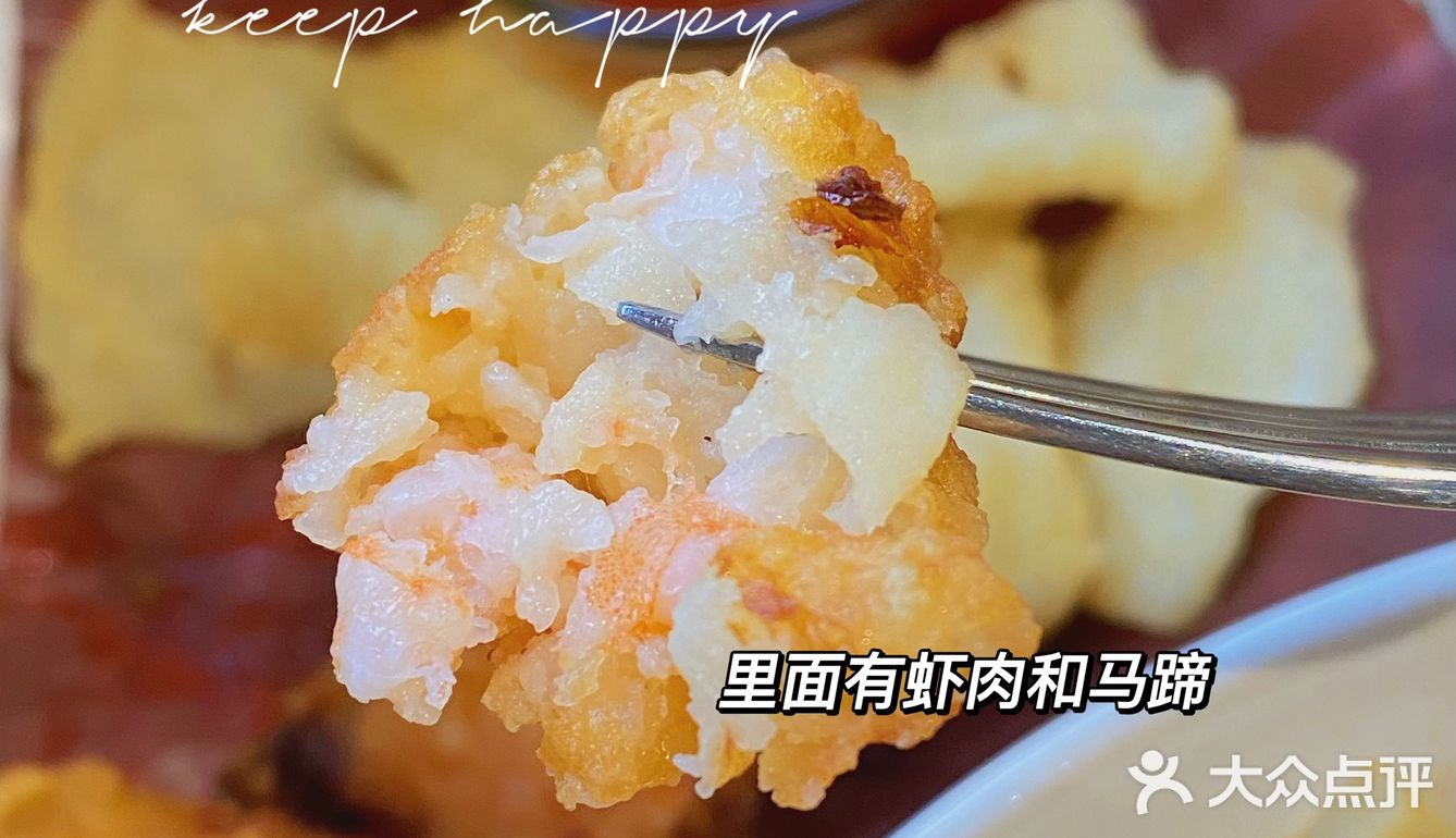 刚到的时候没什么人 我们就挑了个窗边的位置