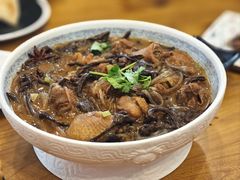 小笨鸡炖蘑菇-毛毛熏肉•东北菜老字号(大安街店)