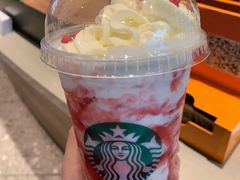 草莓轻乳酪星冰乐-星巴克(厦门SM新生活广场店)