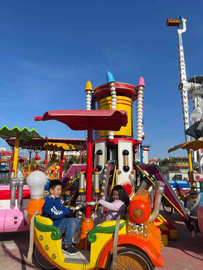 小河沿万泉公园游乐场