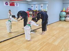 -嗨动跆拳道体能馆(菜百店)