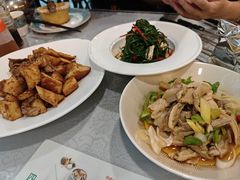 -汗腾格里·风味餐厅(新疆驻京办店)
