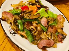 大脚菌炒腊肉-郑件洋芋饭庄